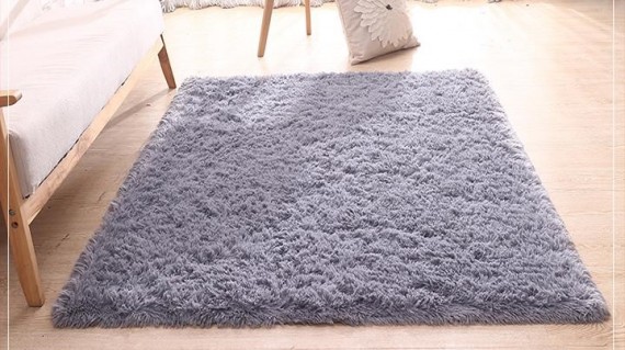 Thảm trang trí cho phòng ngủ có nên chọn hàng giá rẻ?