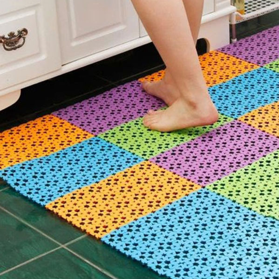 Bề mặt thảm chạm khắc những hoạ tiết độc đáo